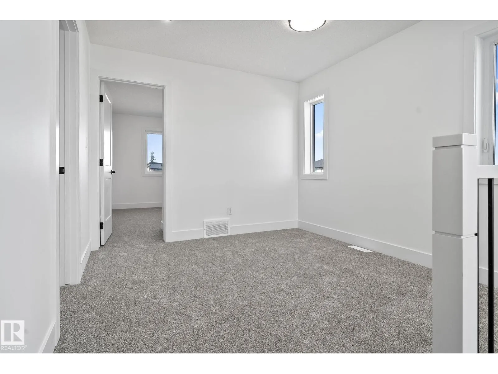 326 32 AV NW