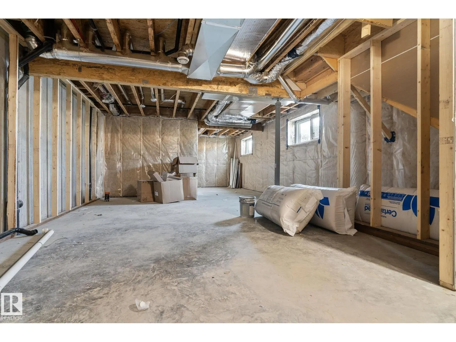 326 32 AV NW