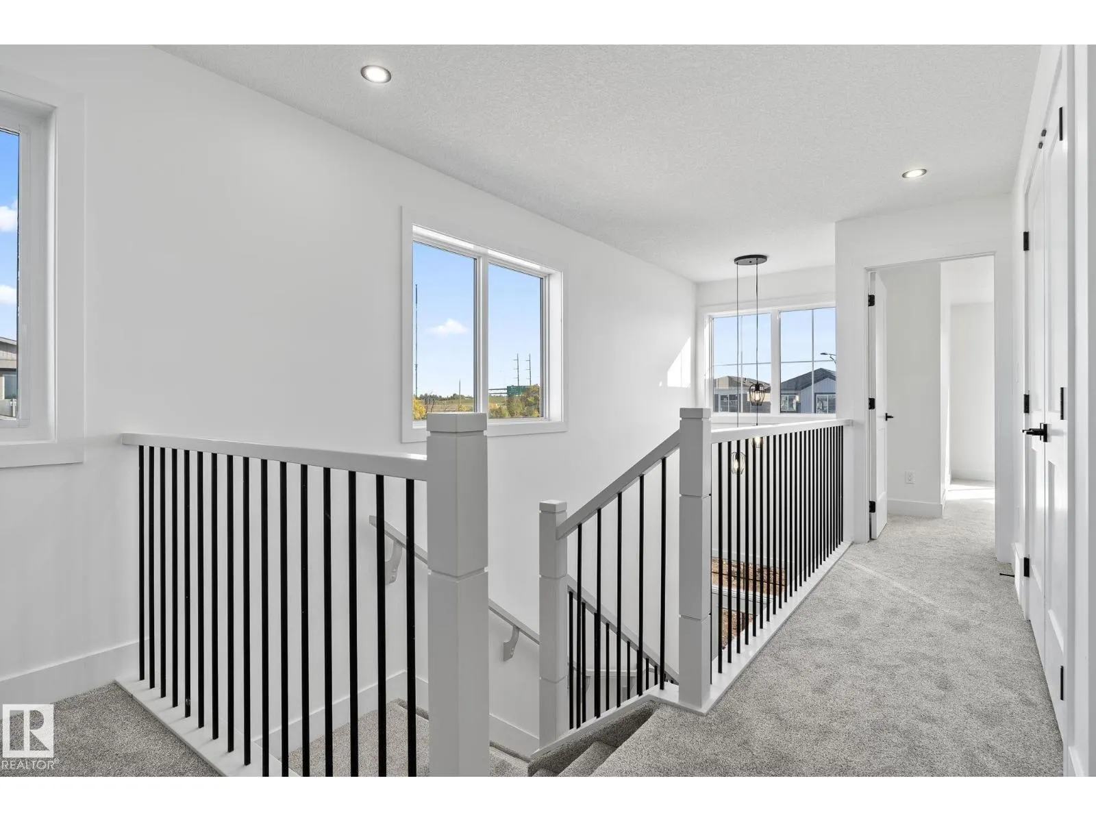 326 32 AV NW