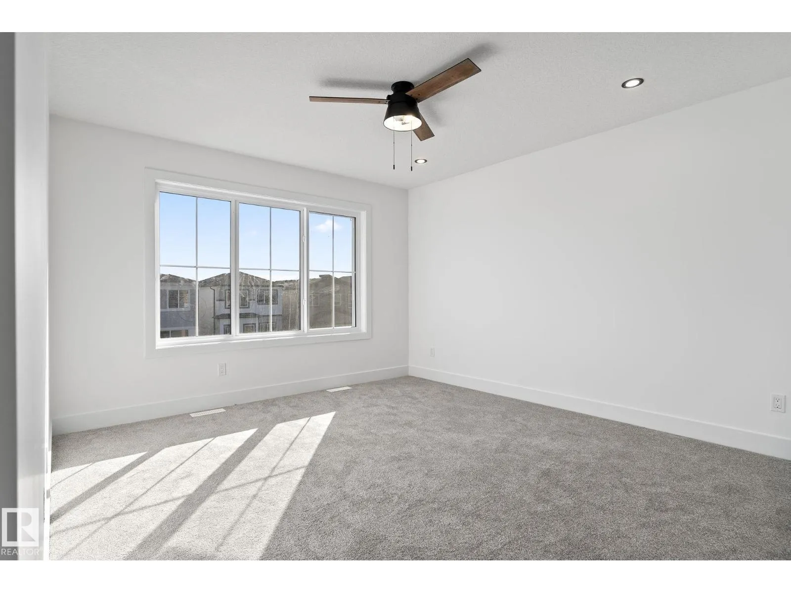 326 32 AV NW