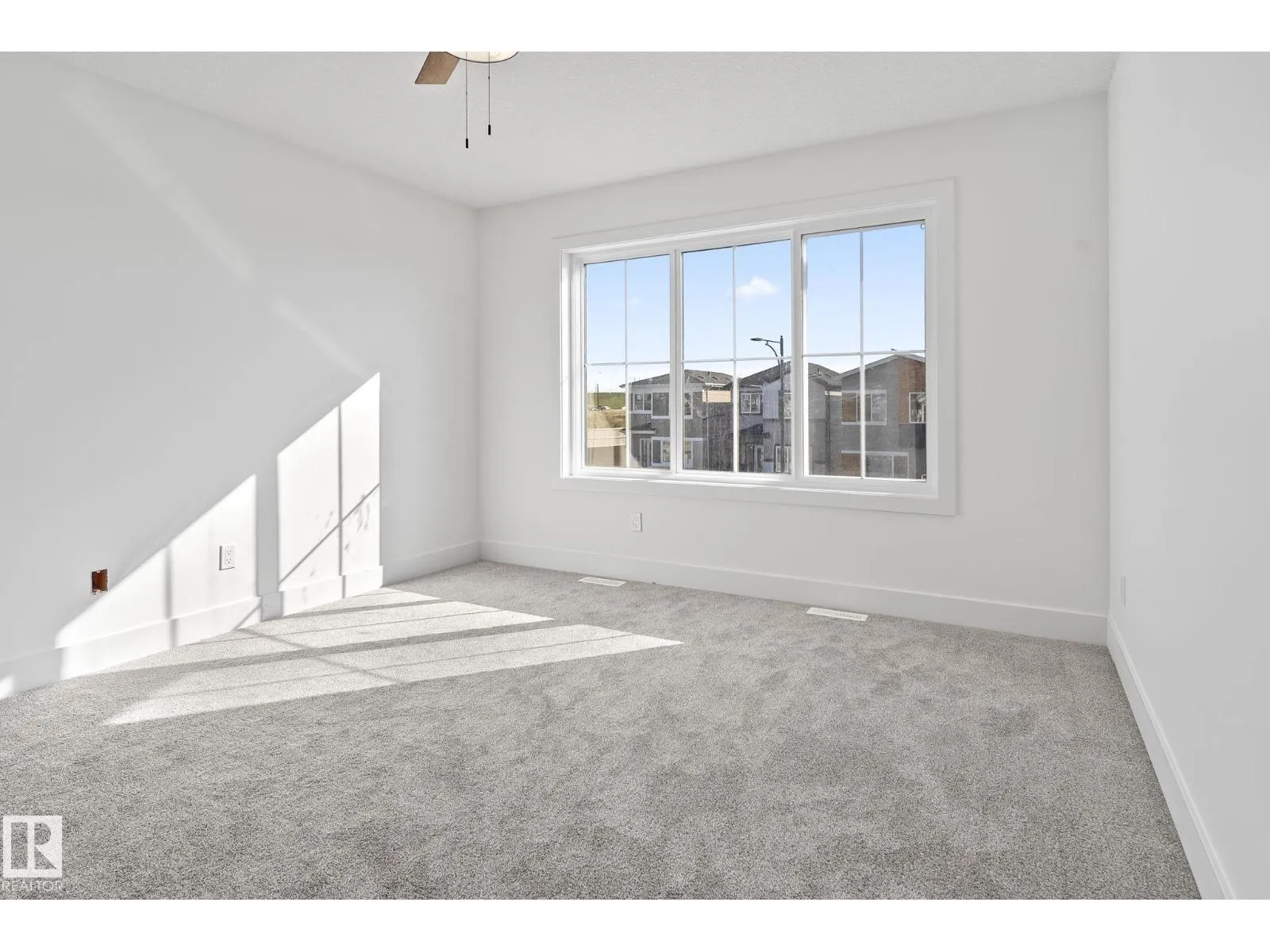326 32 AV NW