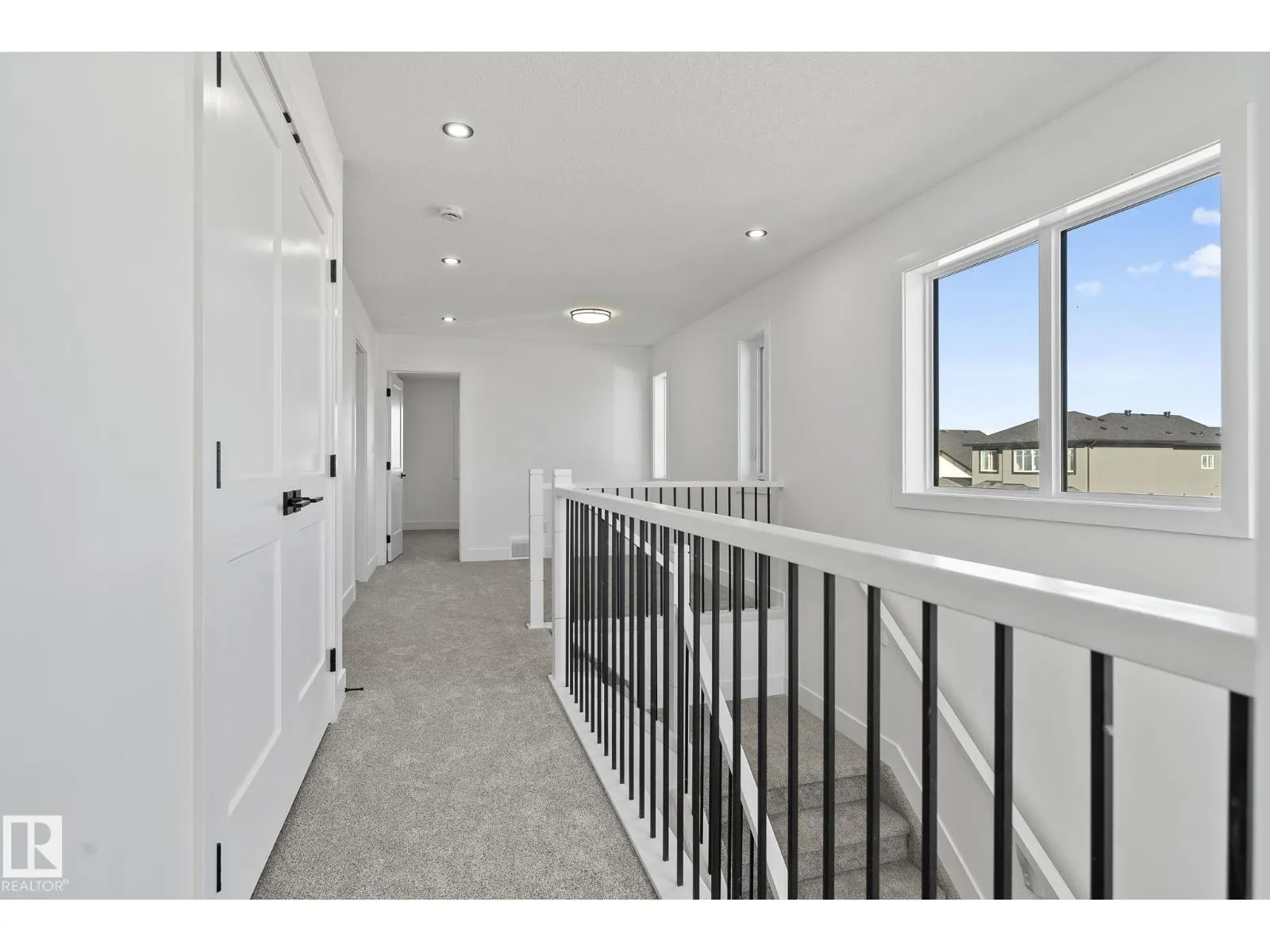 326 32 AV NW