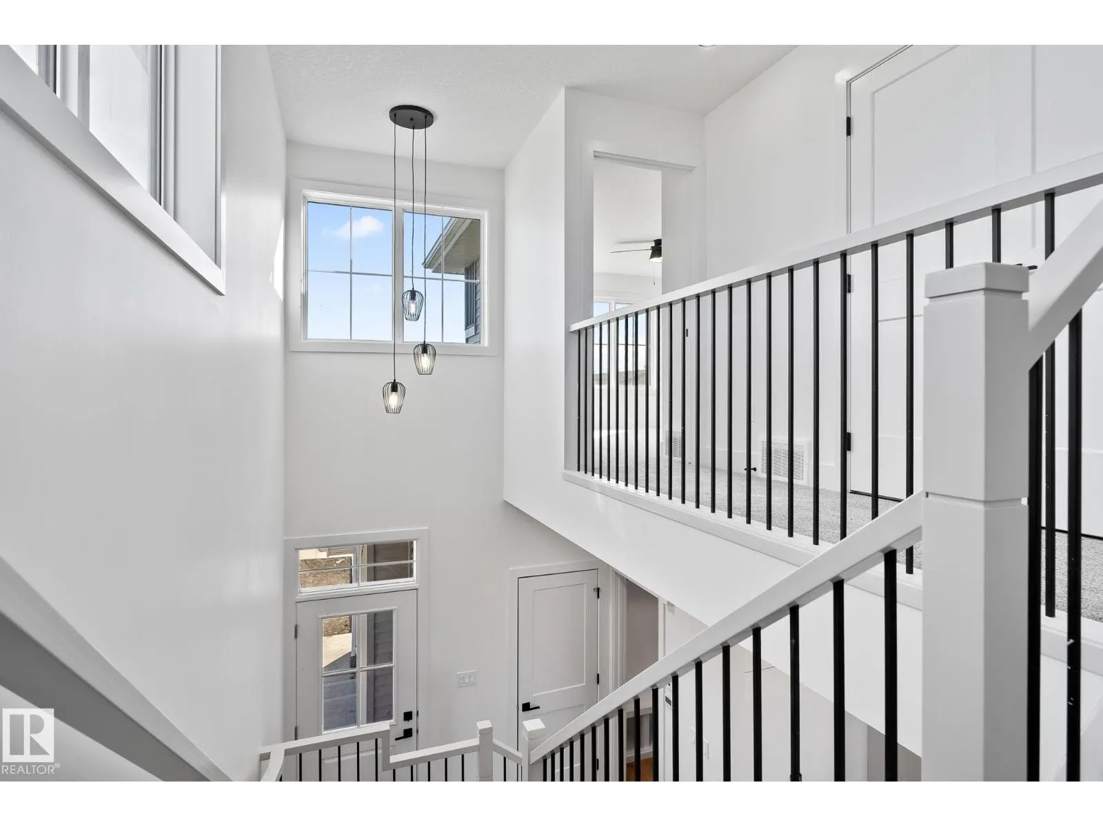 326 32 AV NW