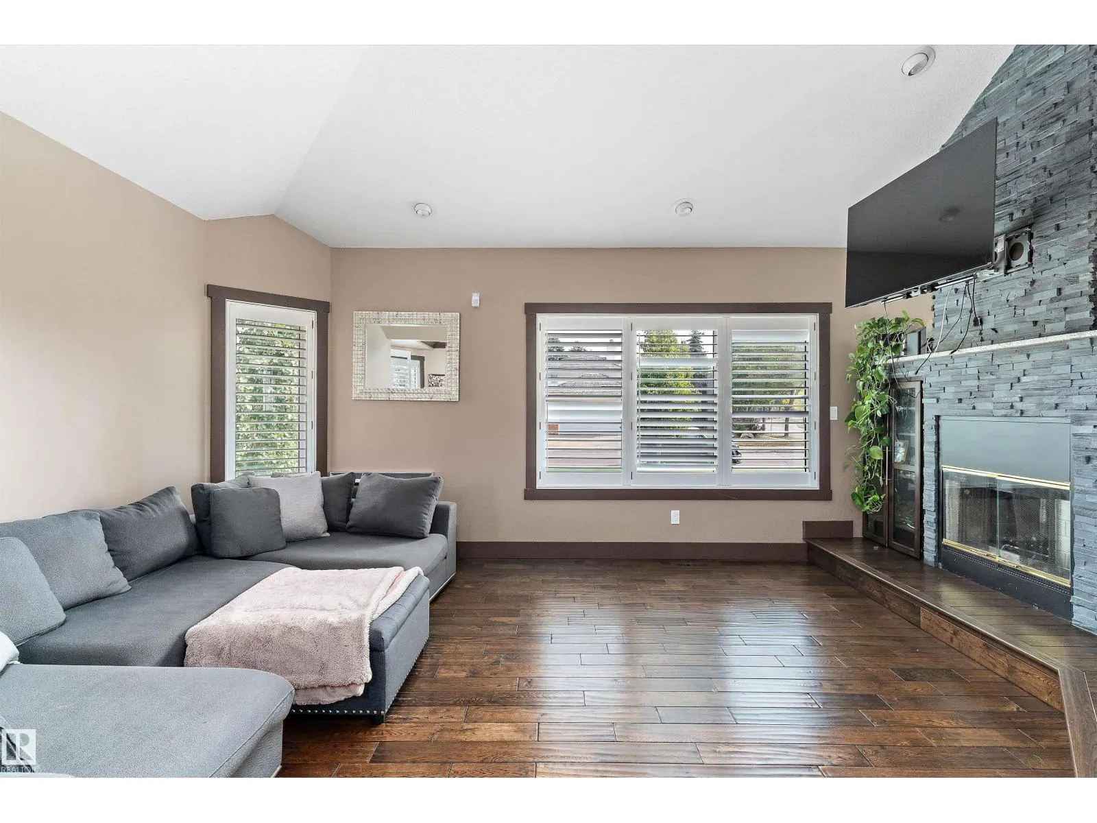 10 ELDORADO DR