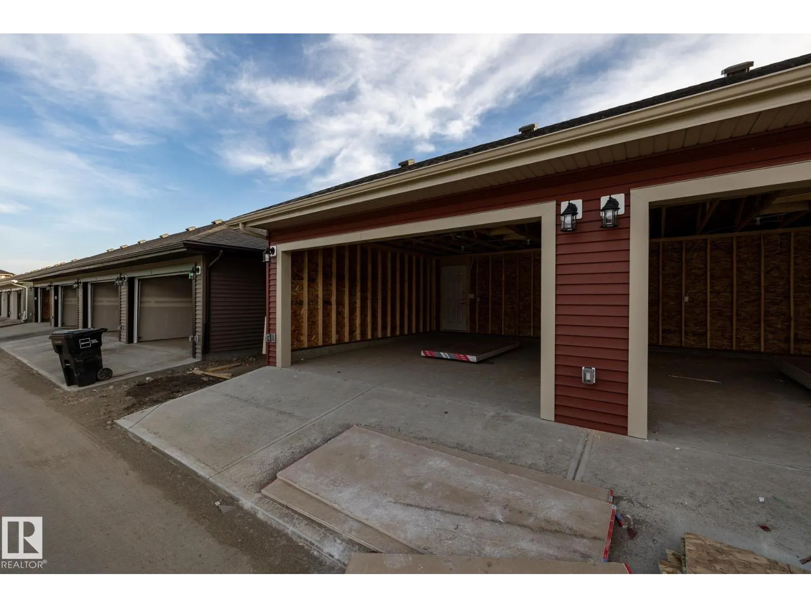 1262 KESWICK DR SW