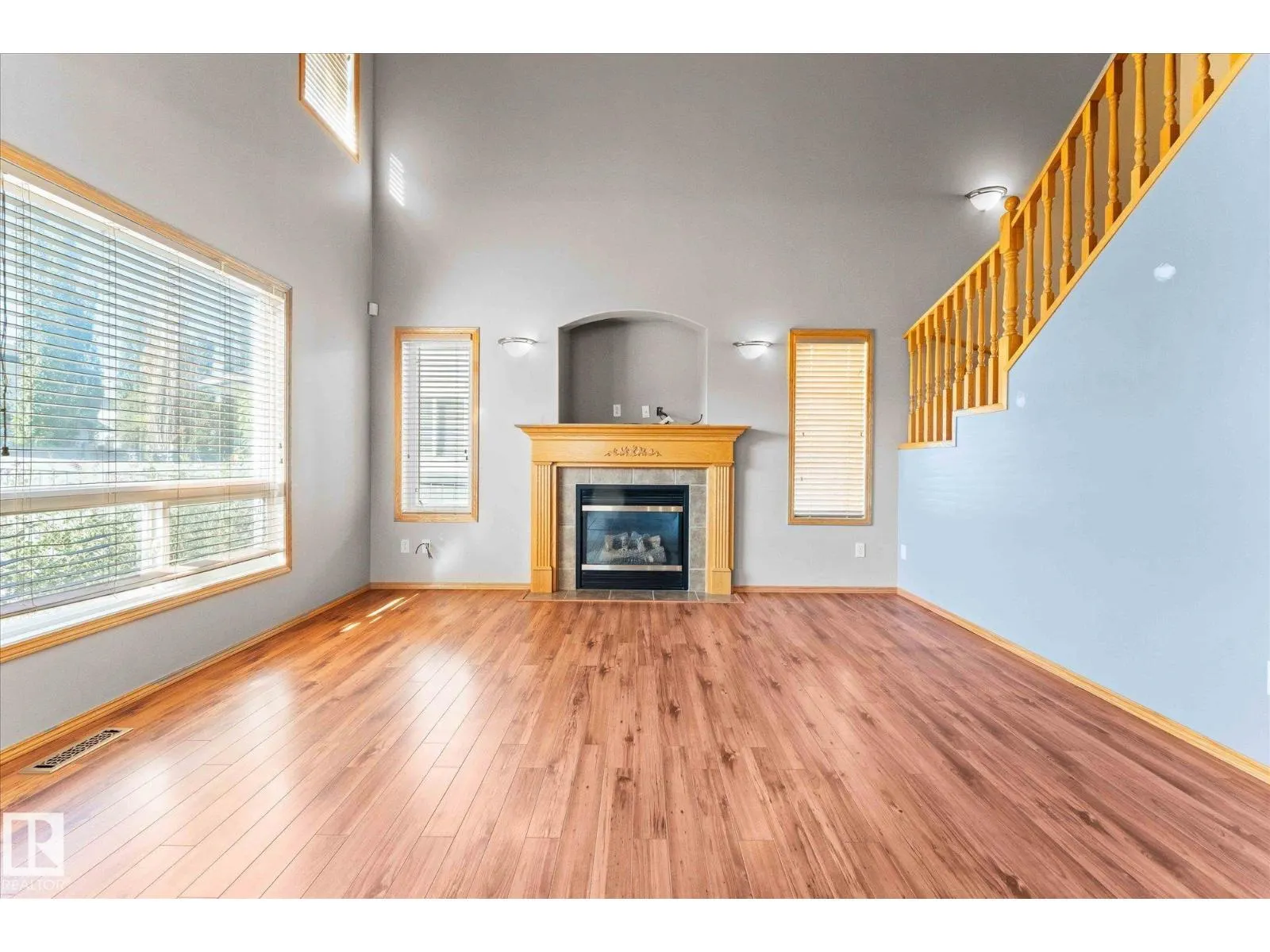 121 CASTLE DR NW