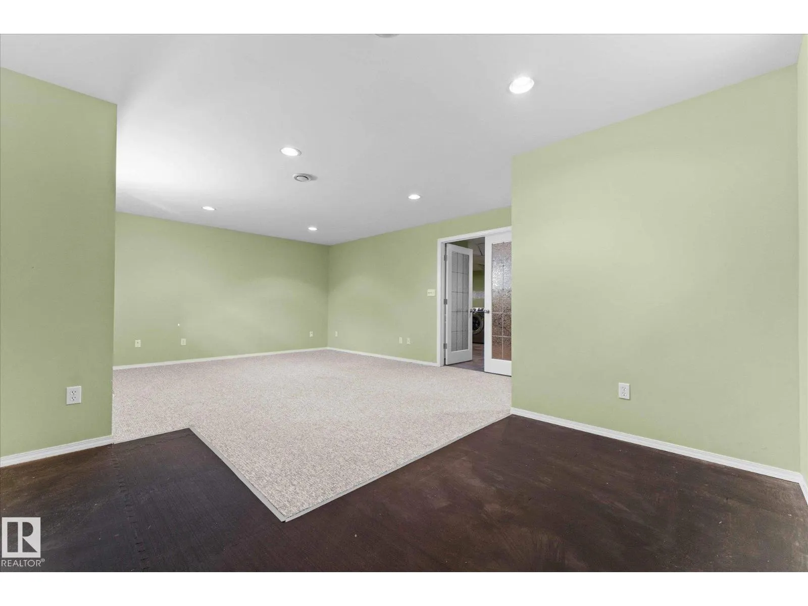 121 CASTLE DR NW