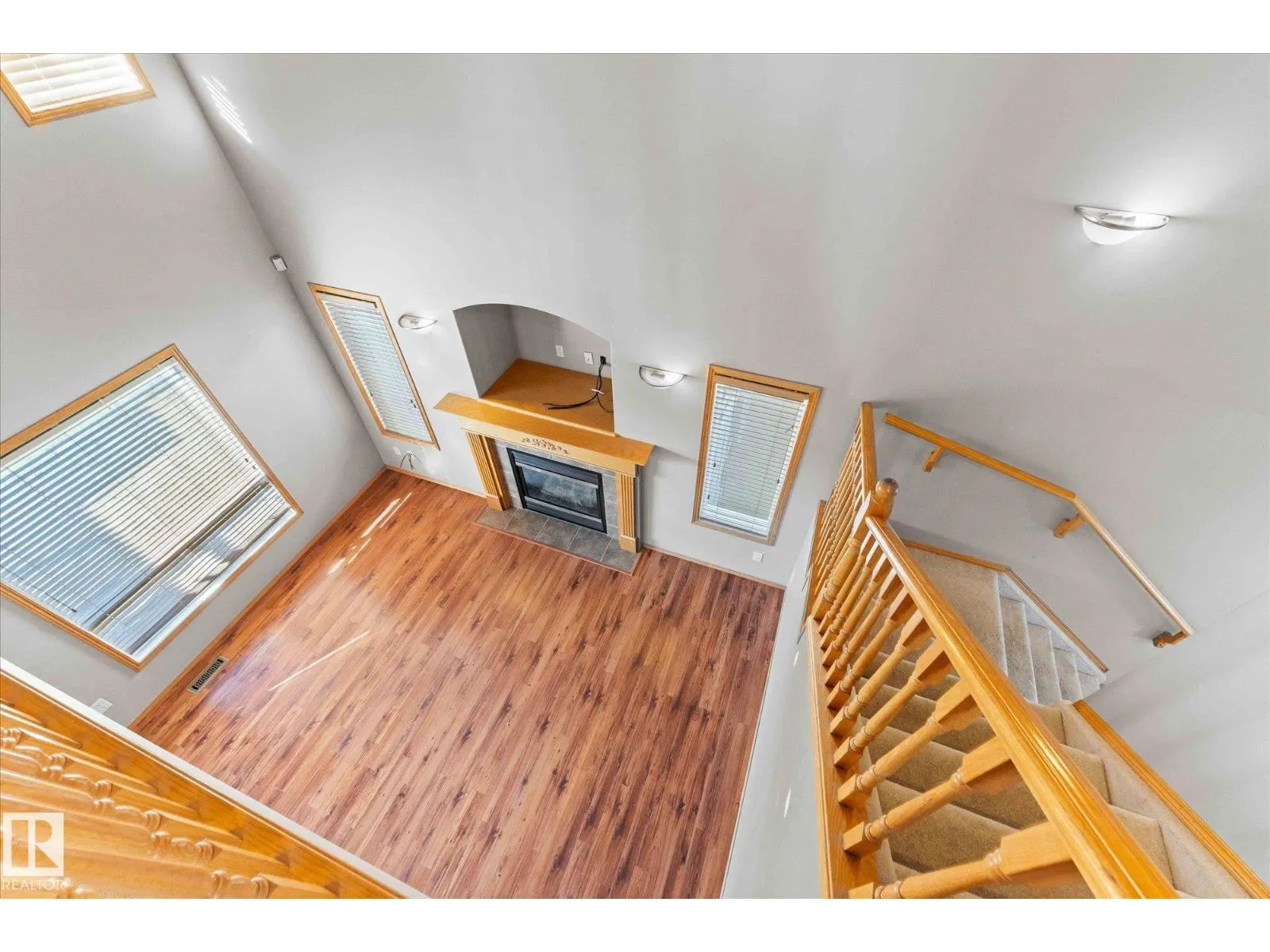 121 CASTLE DR NW