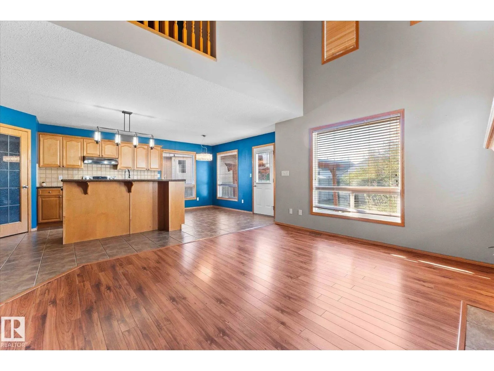 121 CASTLE DR NW