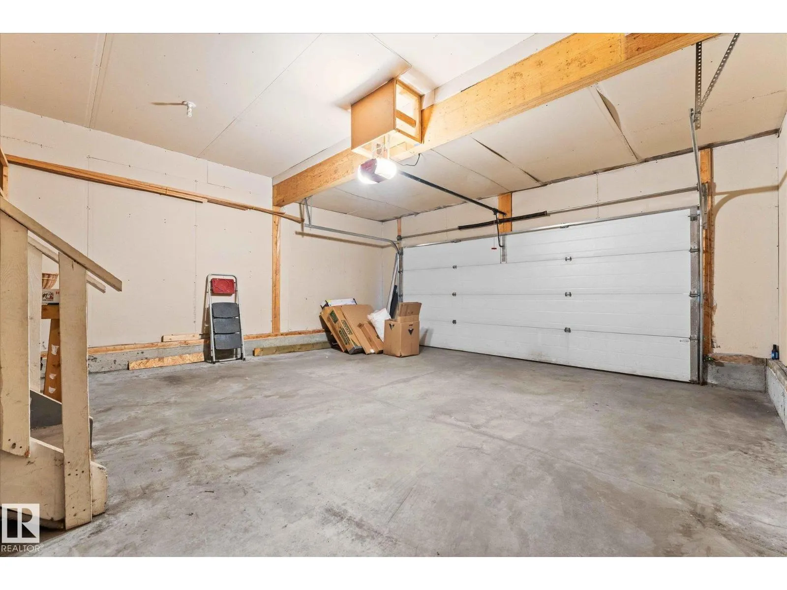 121 CASTLE DR NW