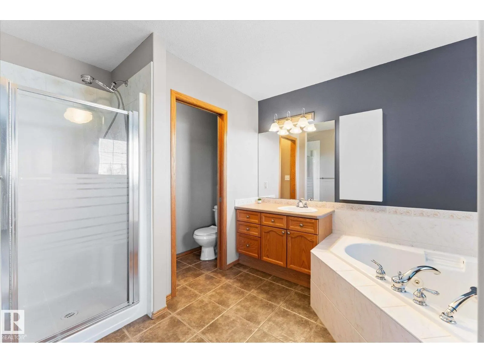 121 CASTLE DR NW