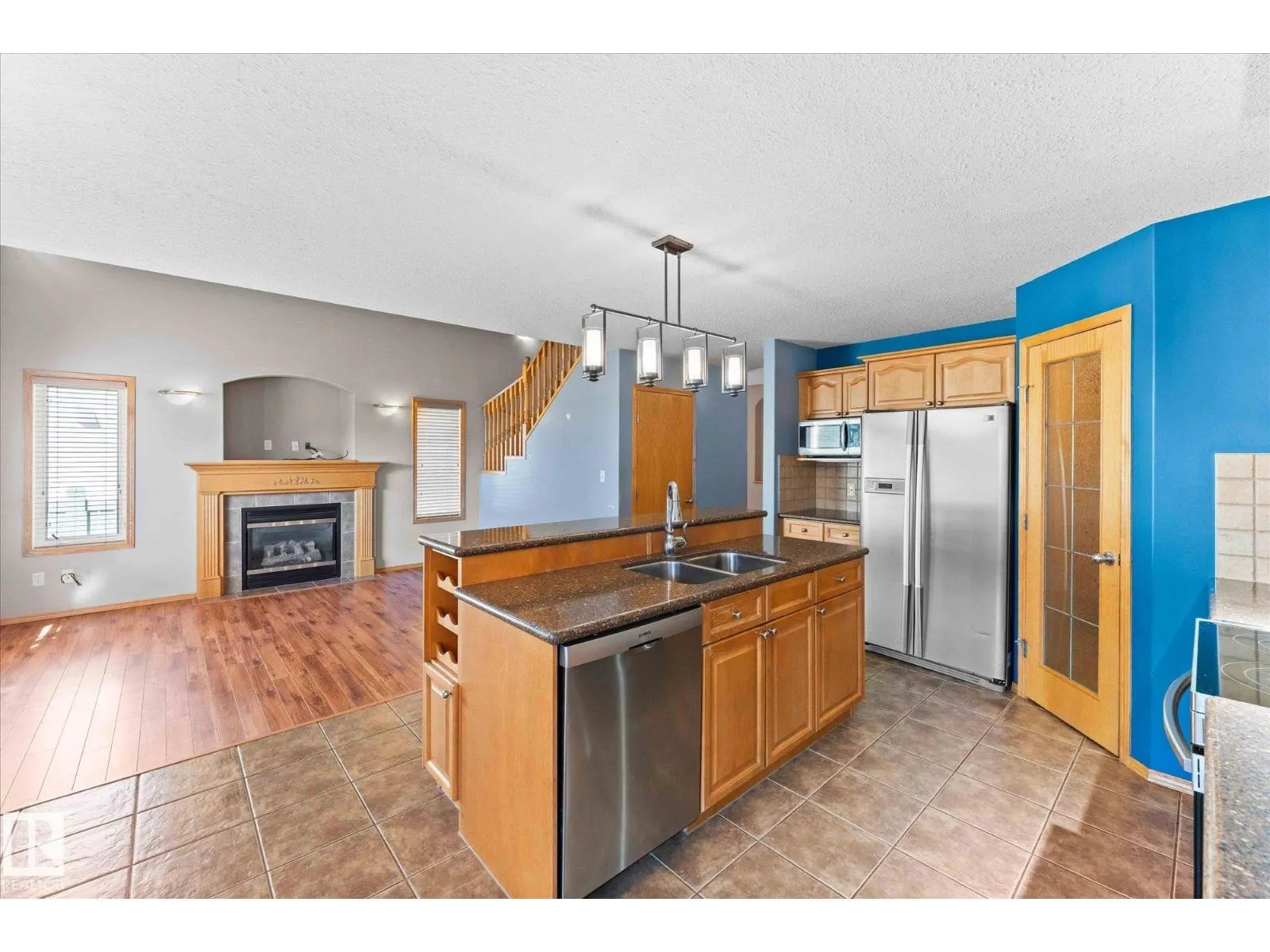 121 CASTLE DR NW