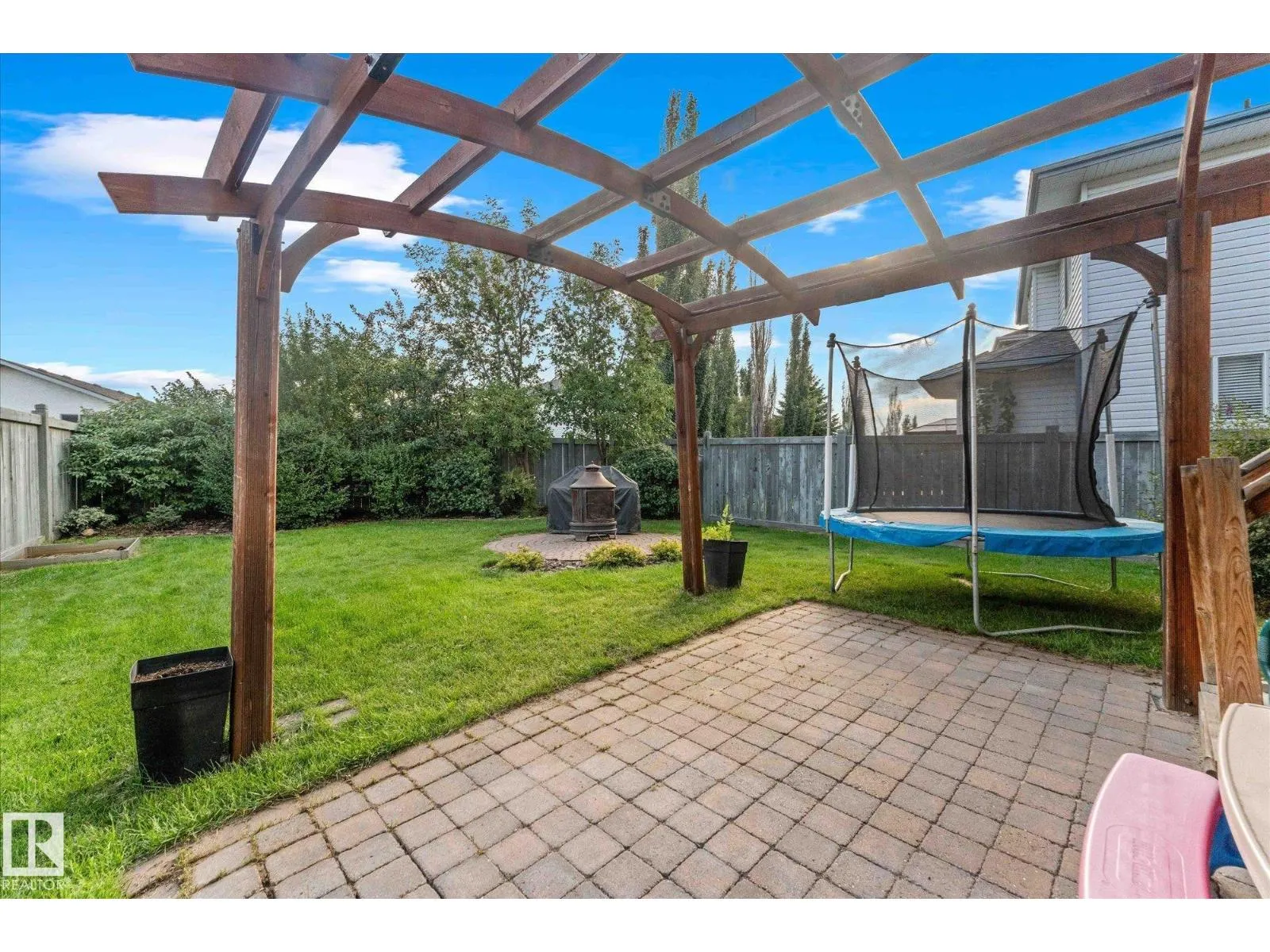 121 CASTLE DR NW