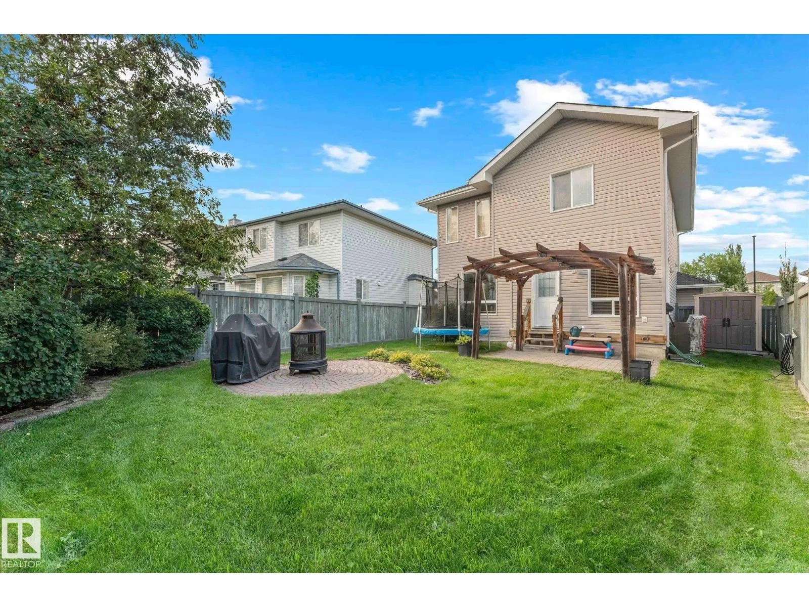 121 CASTLE DR NW