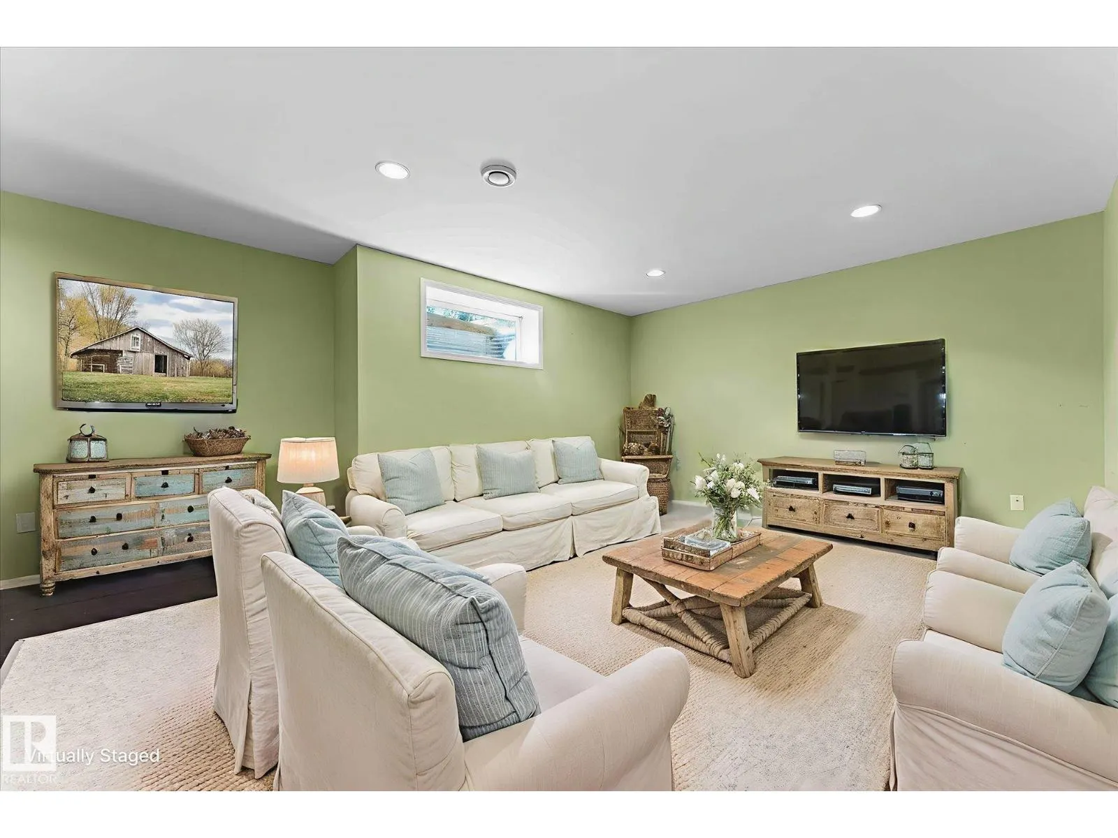 121 CASTLE DR NW