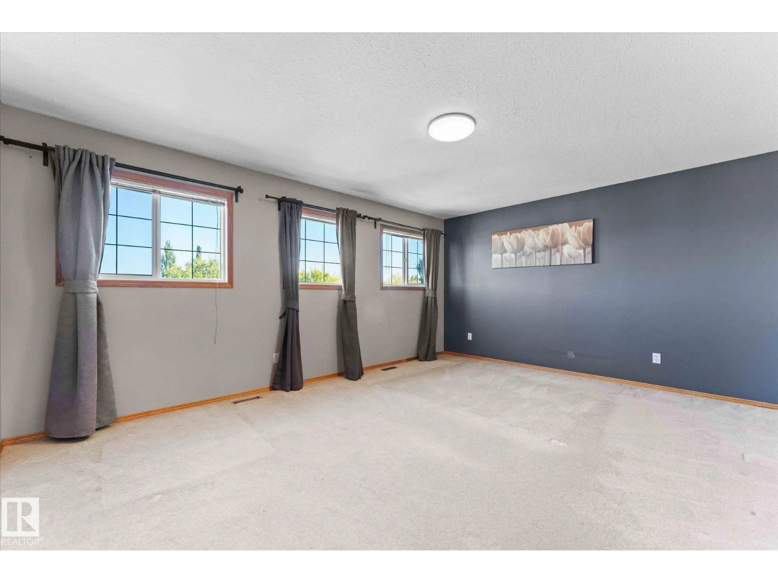 121 CASTLE DR NW