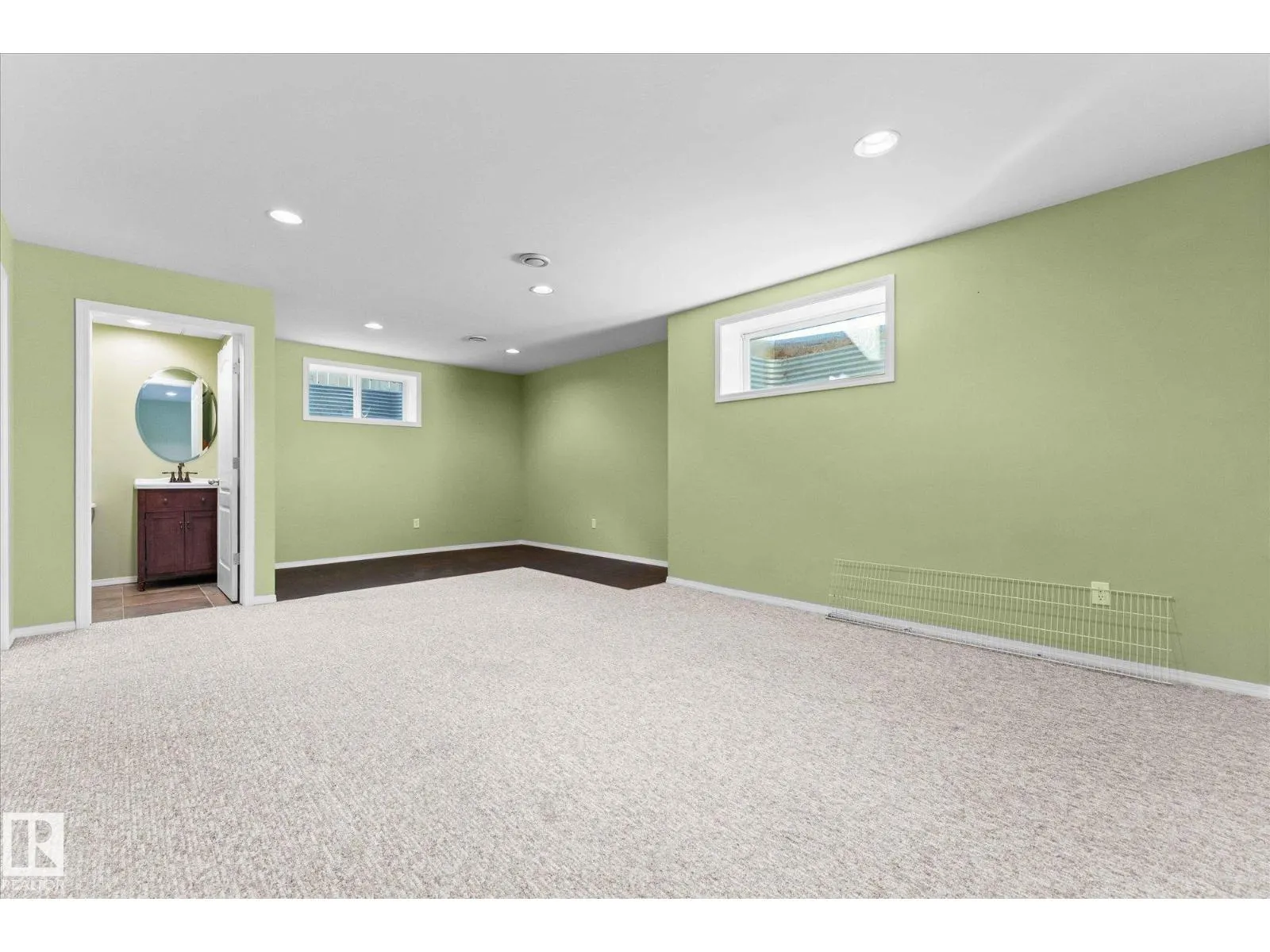 121 CASTLE DR NW