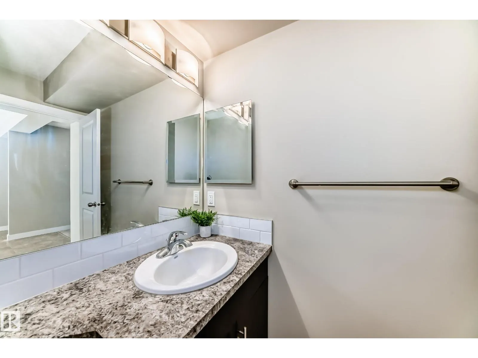 #95 9535 217 ST NW