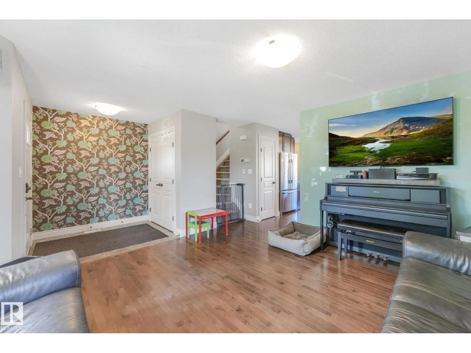 2144 30 ST NW