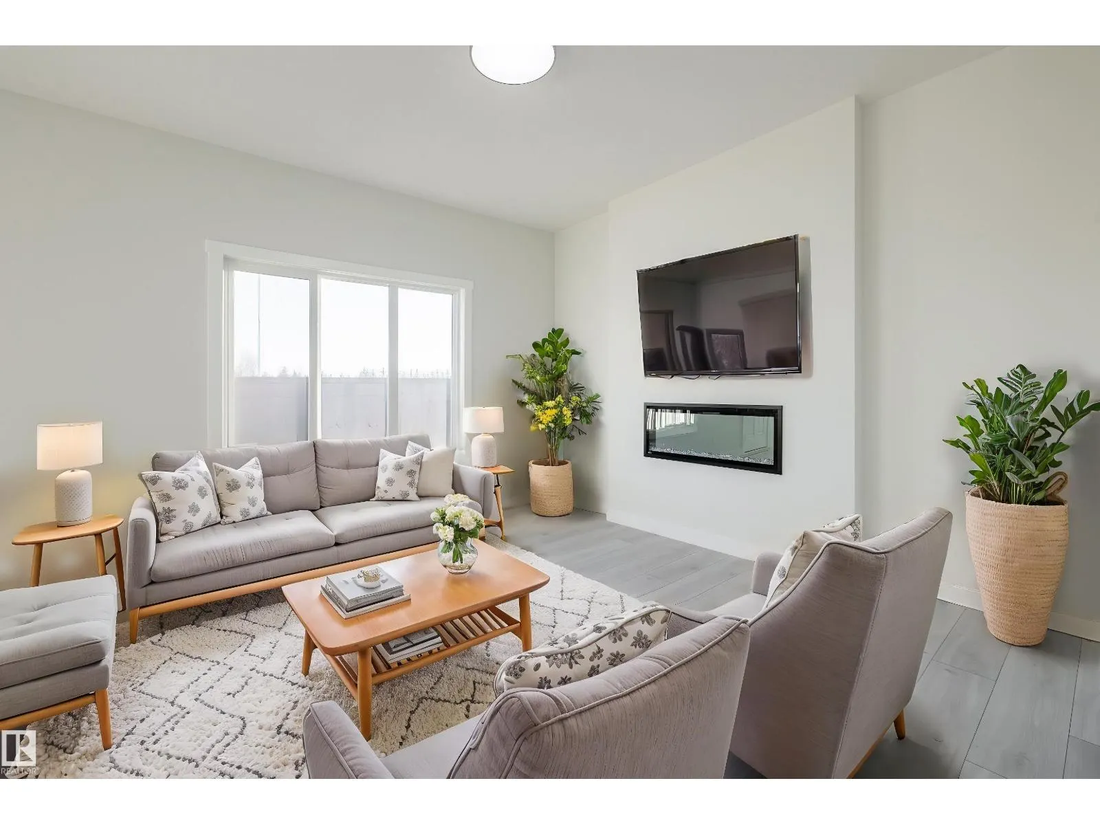 2643 5 AV SW