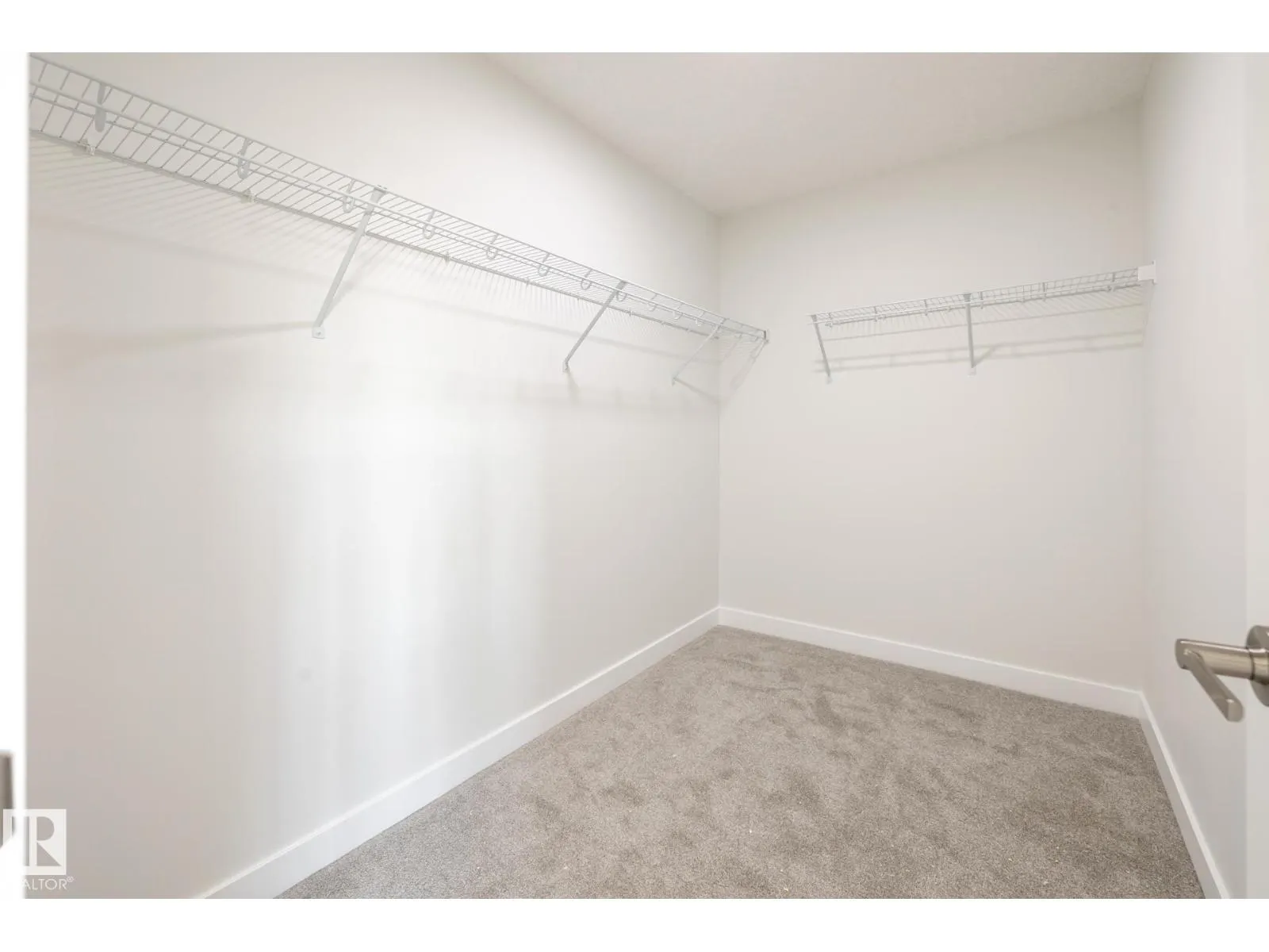 2643 5 AV SW