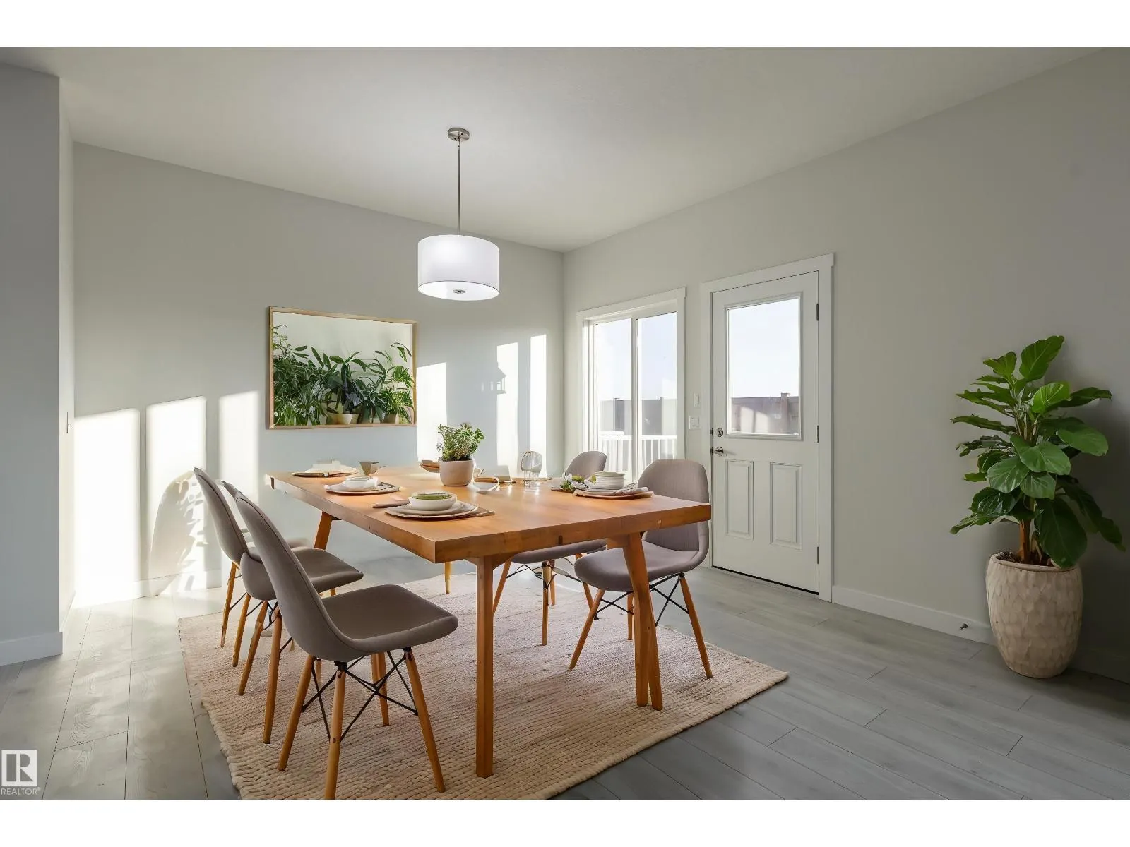 2643 5 AV SW