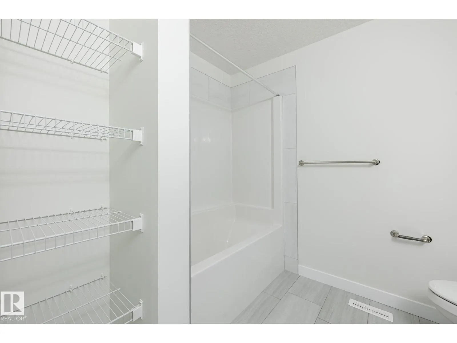 2643 5 AV SW