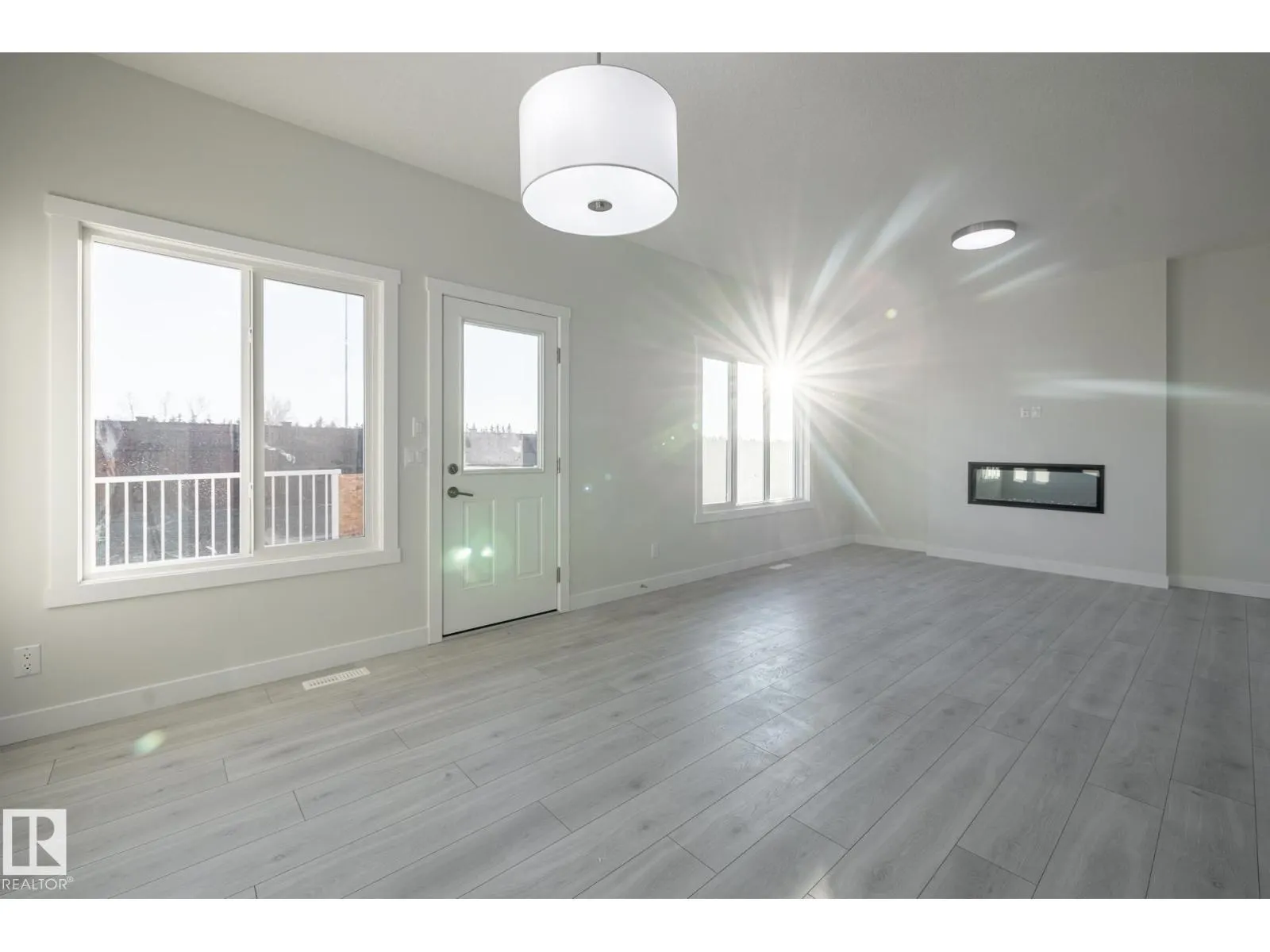 2643 5 AV SW