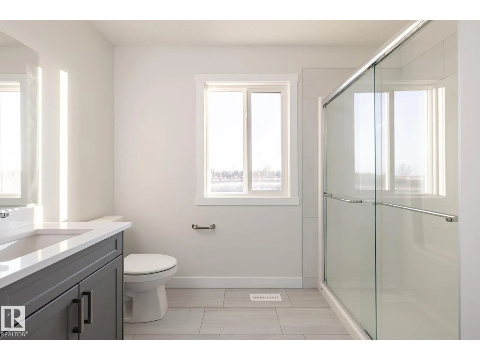 2643 5 AV SW