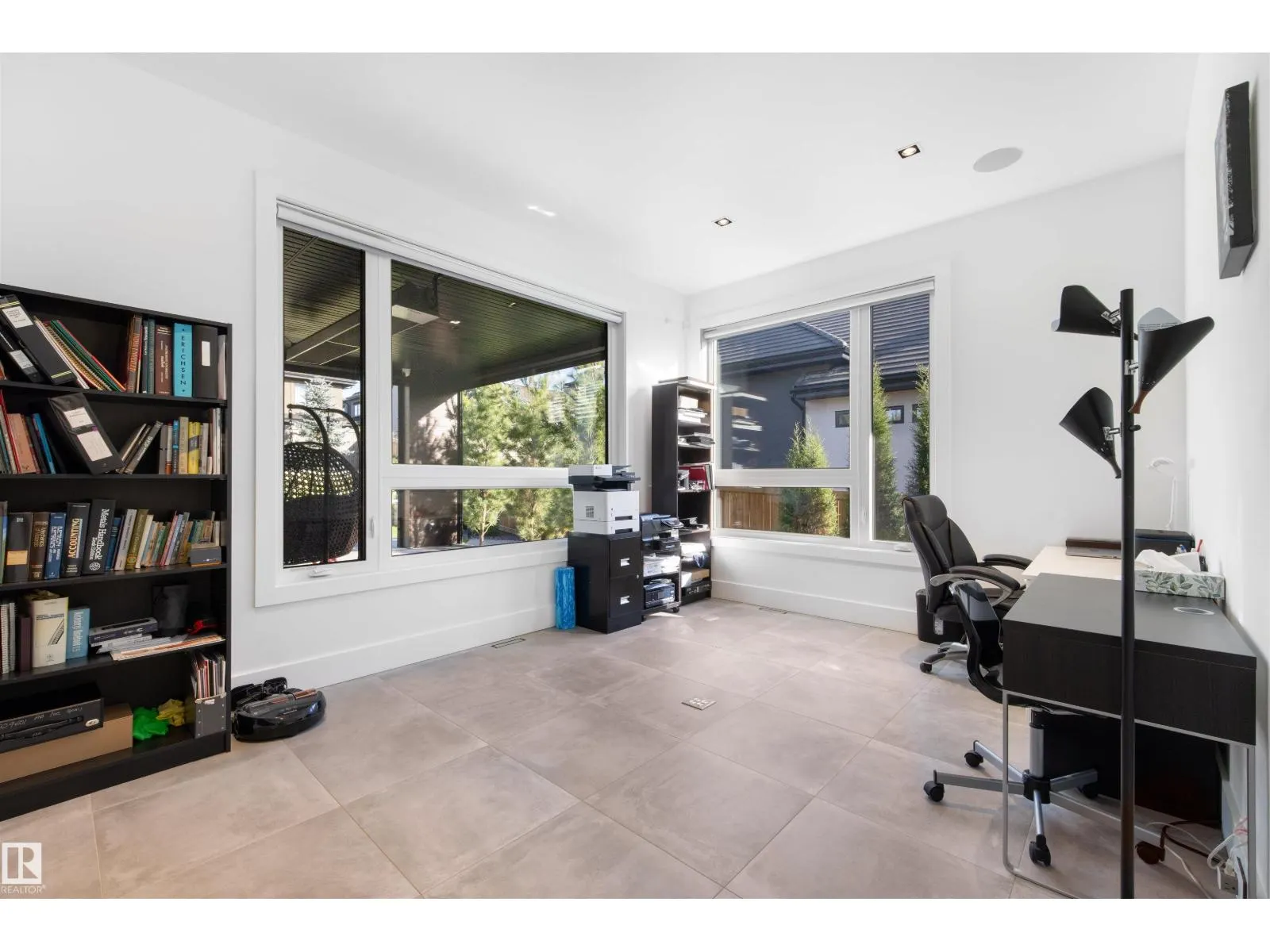 17 WINDERMERE DR SW