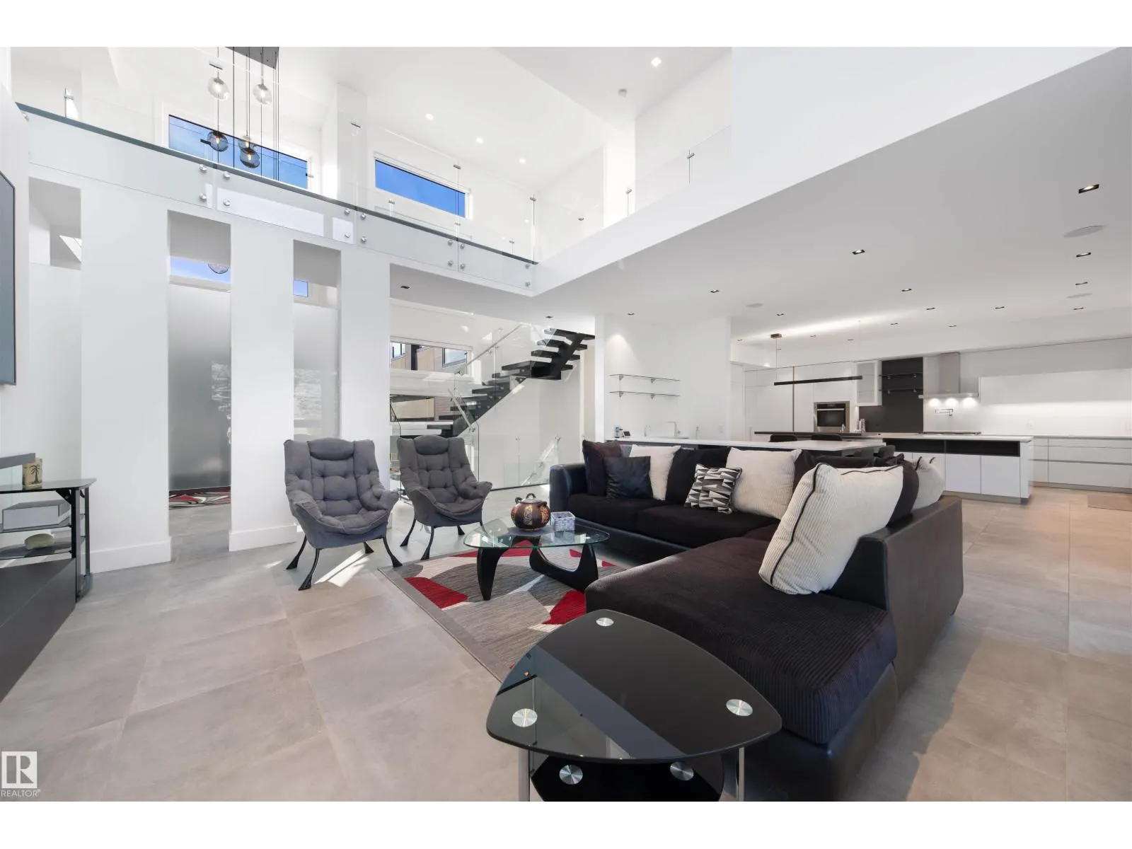 17 WINDERMERE DR SW