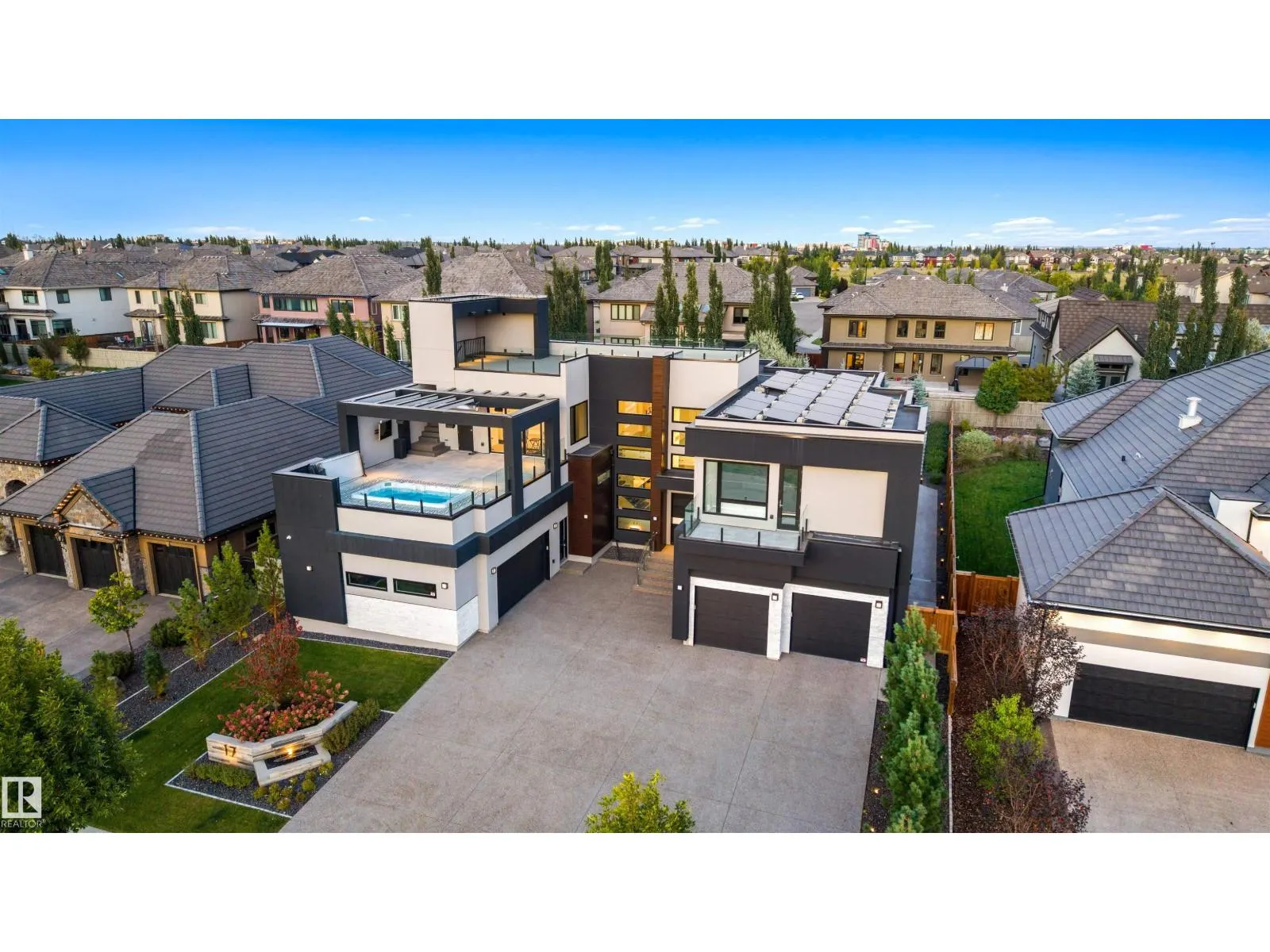 17 WINDERMERE DR SW