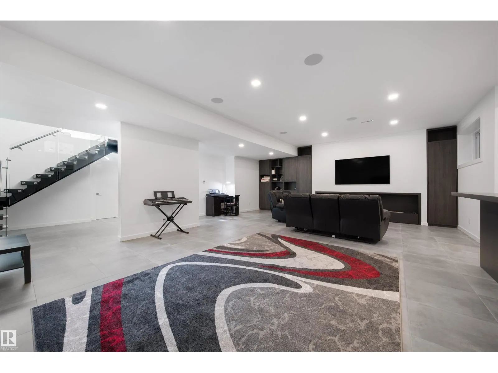 17 WINDERMERE DR SW