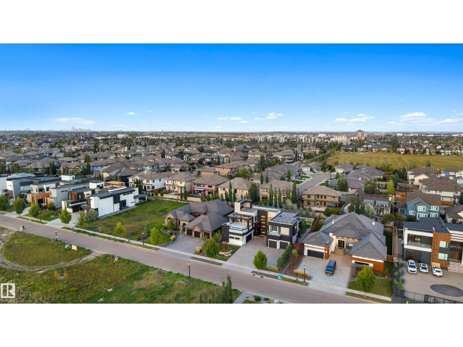 17 WINDERMERE DR SW