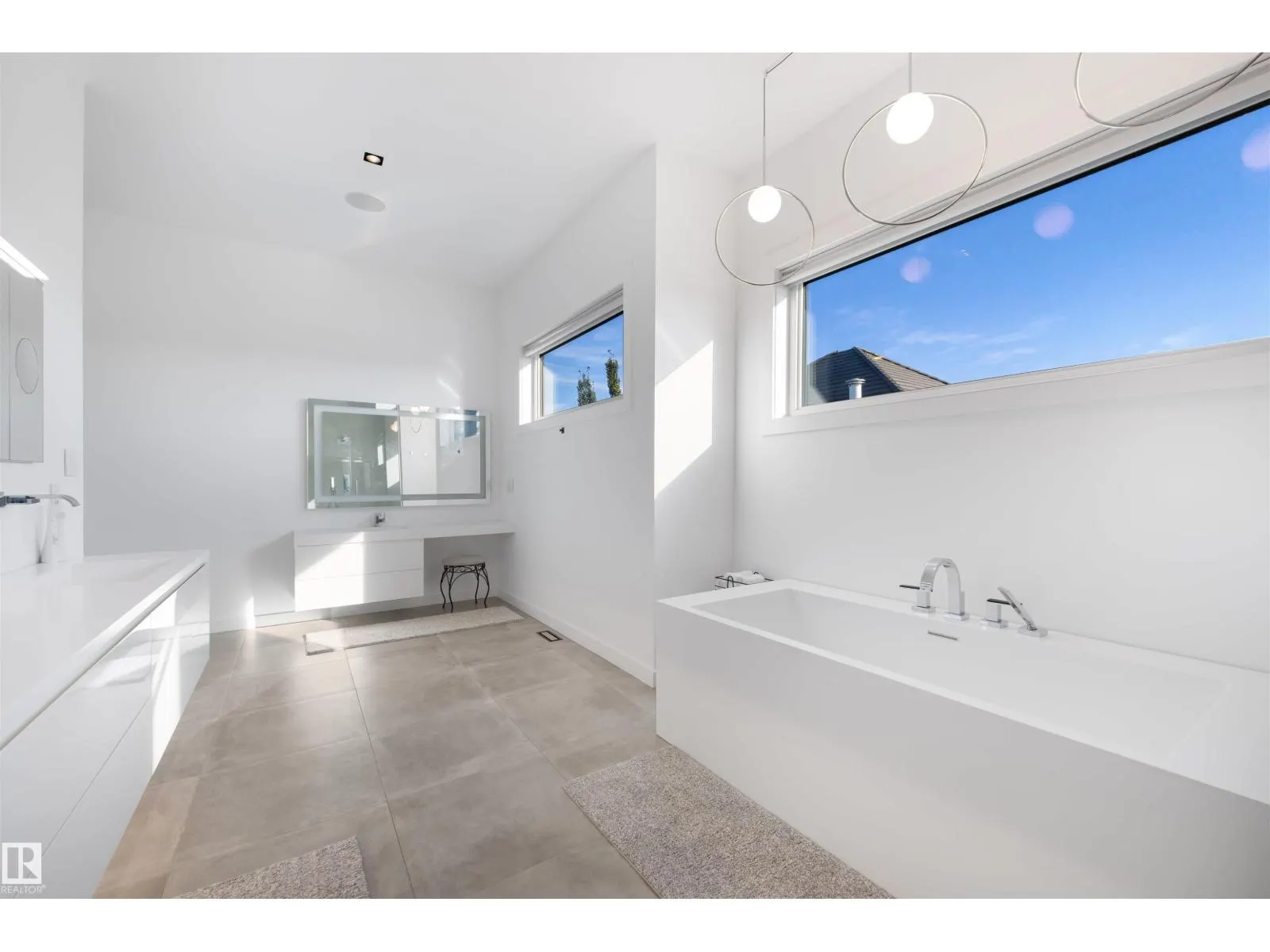 17 WINDERMERE DR SW
