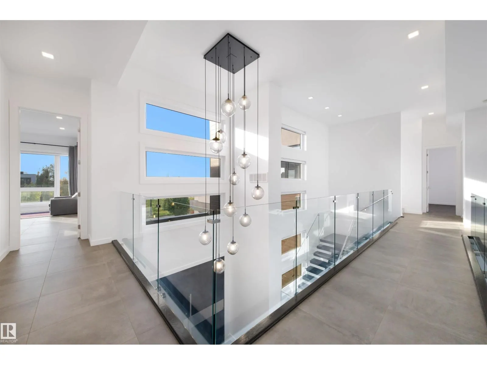 17 WINDERMERE DR SW