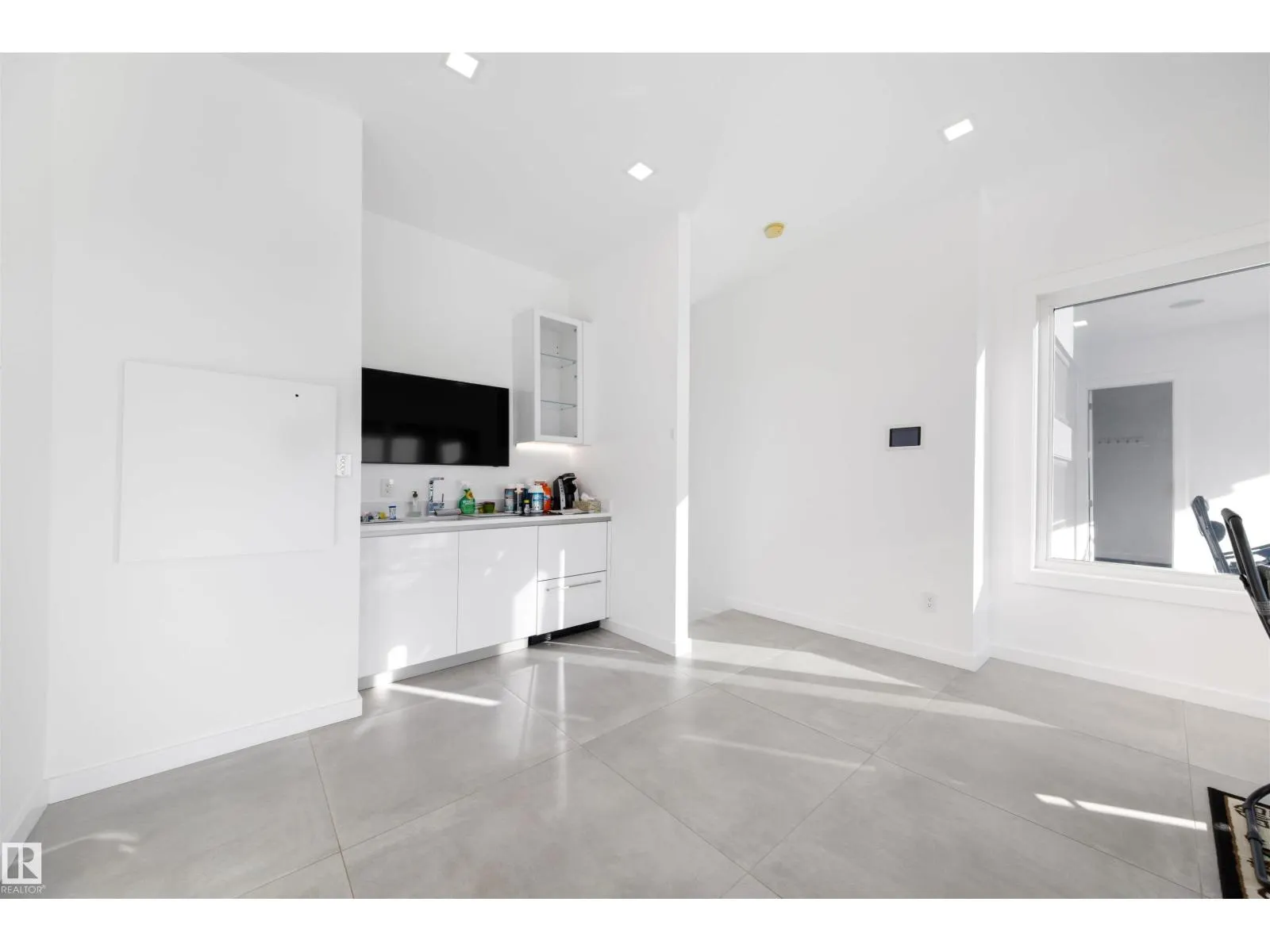 17 WINDERMERE DR SW