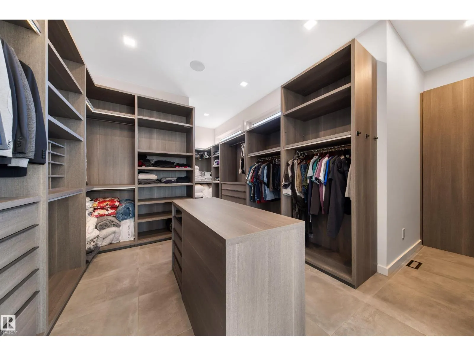 17 WINDERMERE DR SW