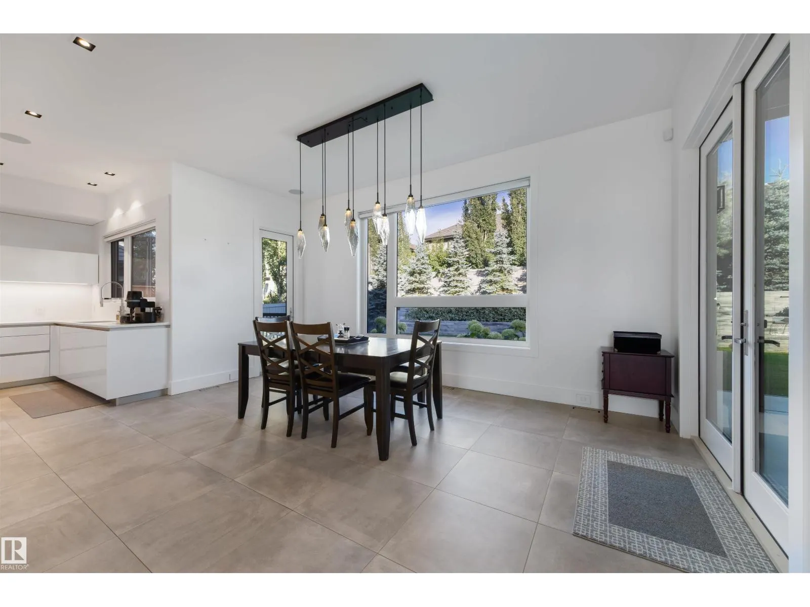 17 WINDERMERE DR SW