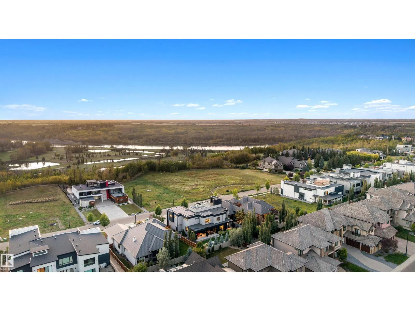 17 WINDERMERE DR SW