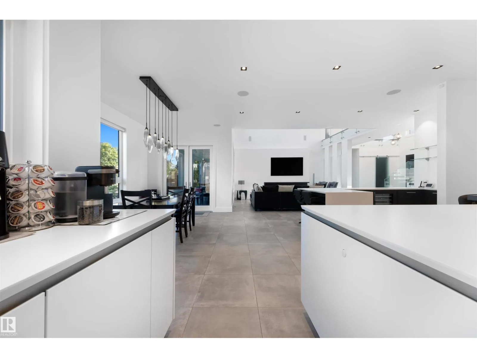17 WINDERMERE DR SW