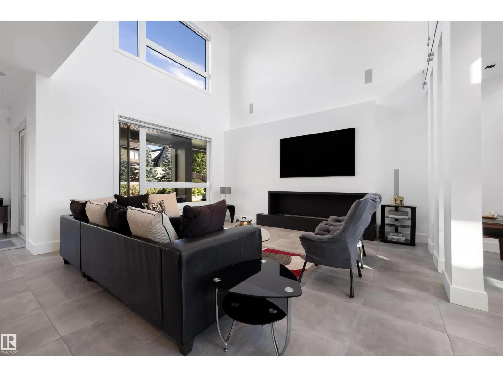 17 WINDERMERE DR SW