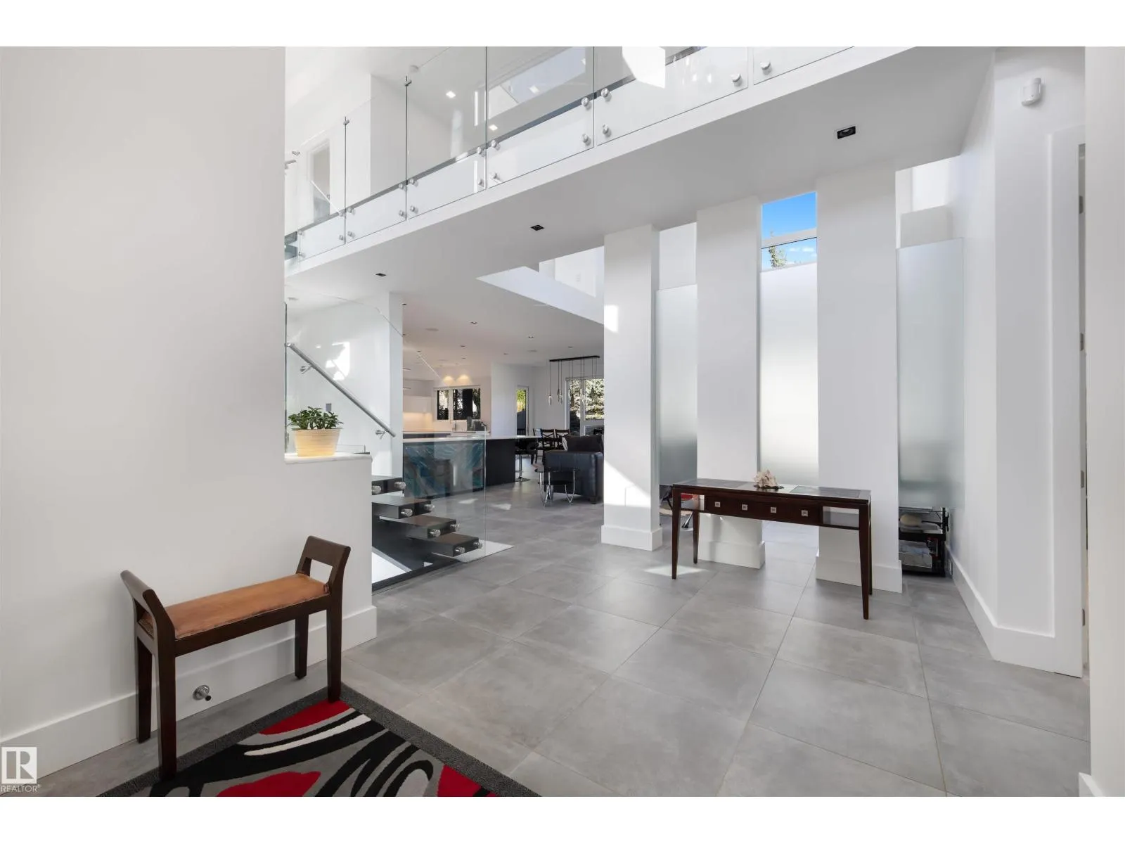 17 WINDERMERE DR SW