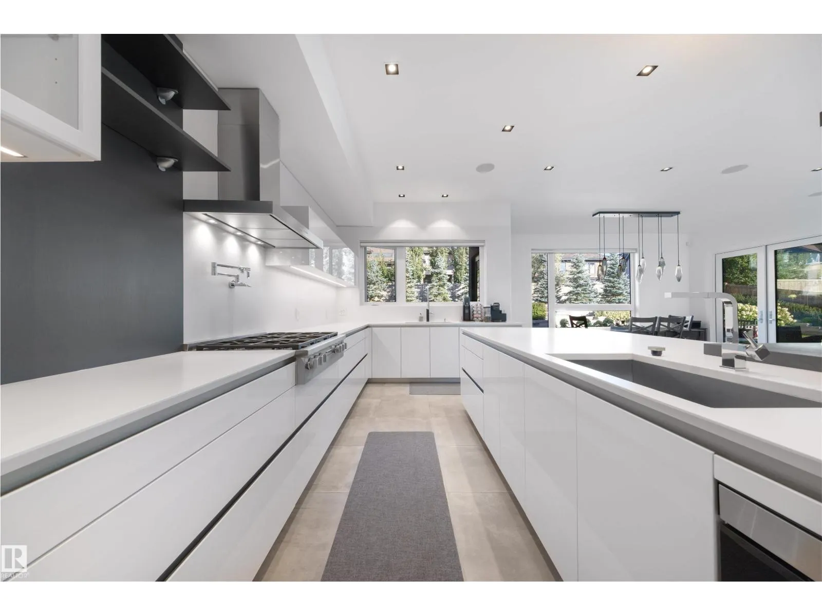 17 WINDERMERE DR SW