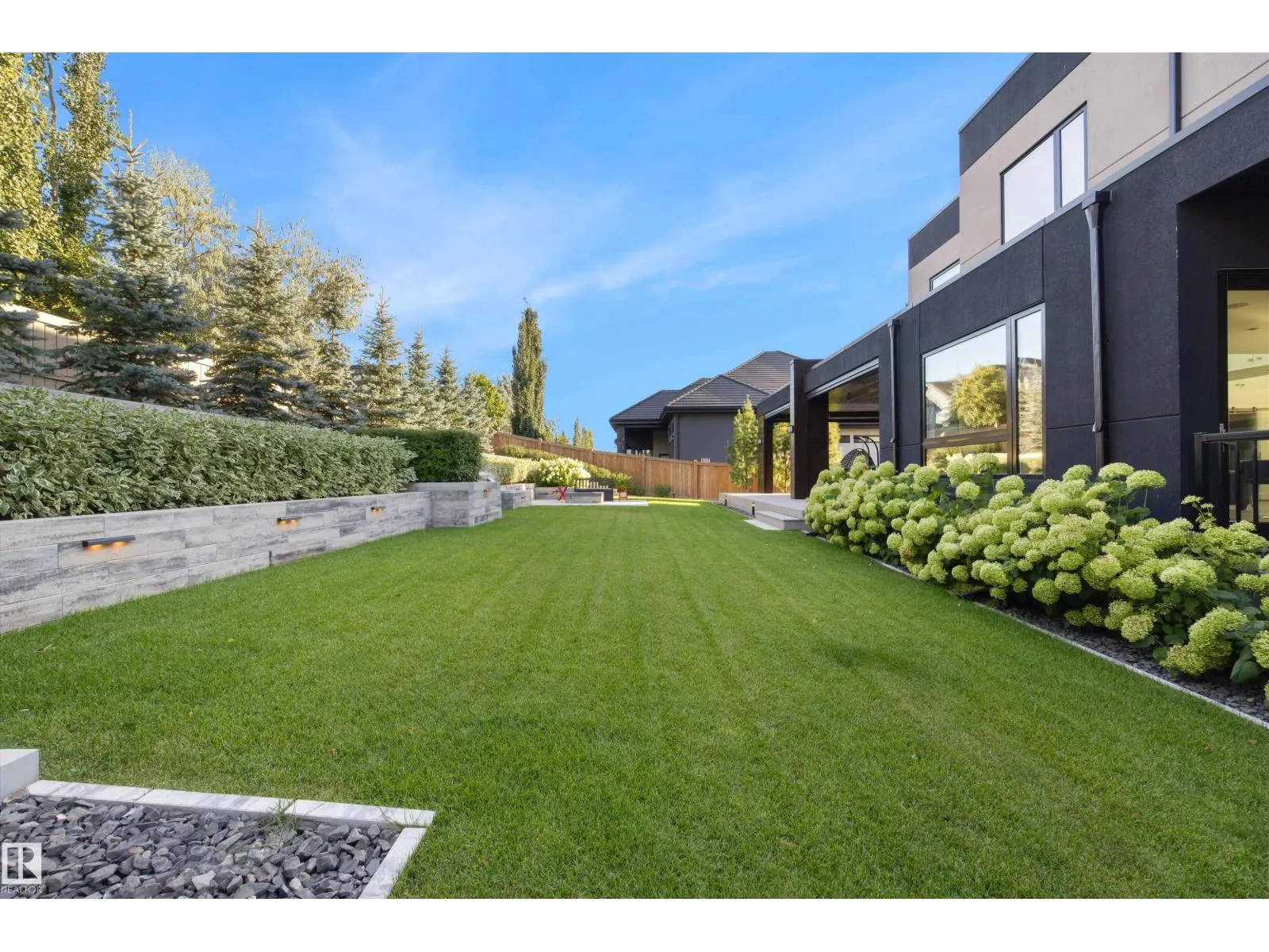 17 WINDERMERE DR SW
