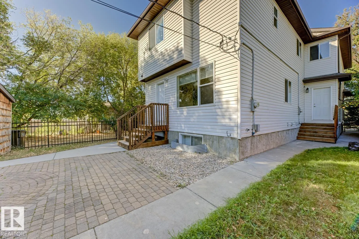 11945 80 ST NW