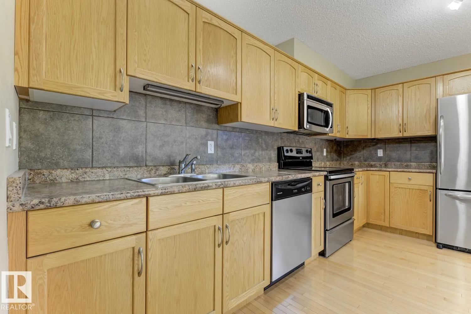 11945 80 ST NW