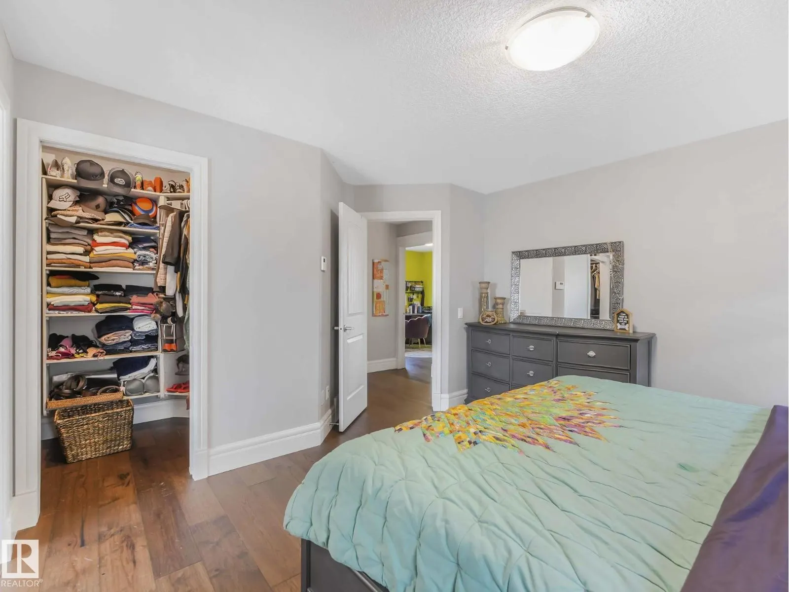 7248 ESSEX WY