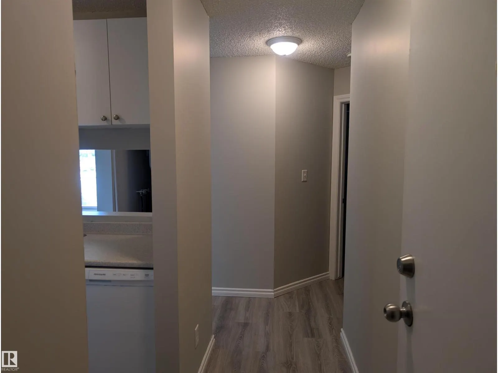 #110 5065 31 AV NW