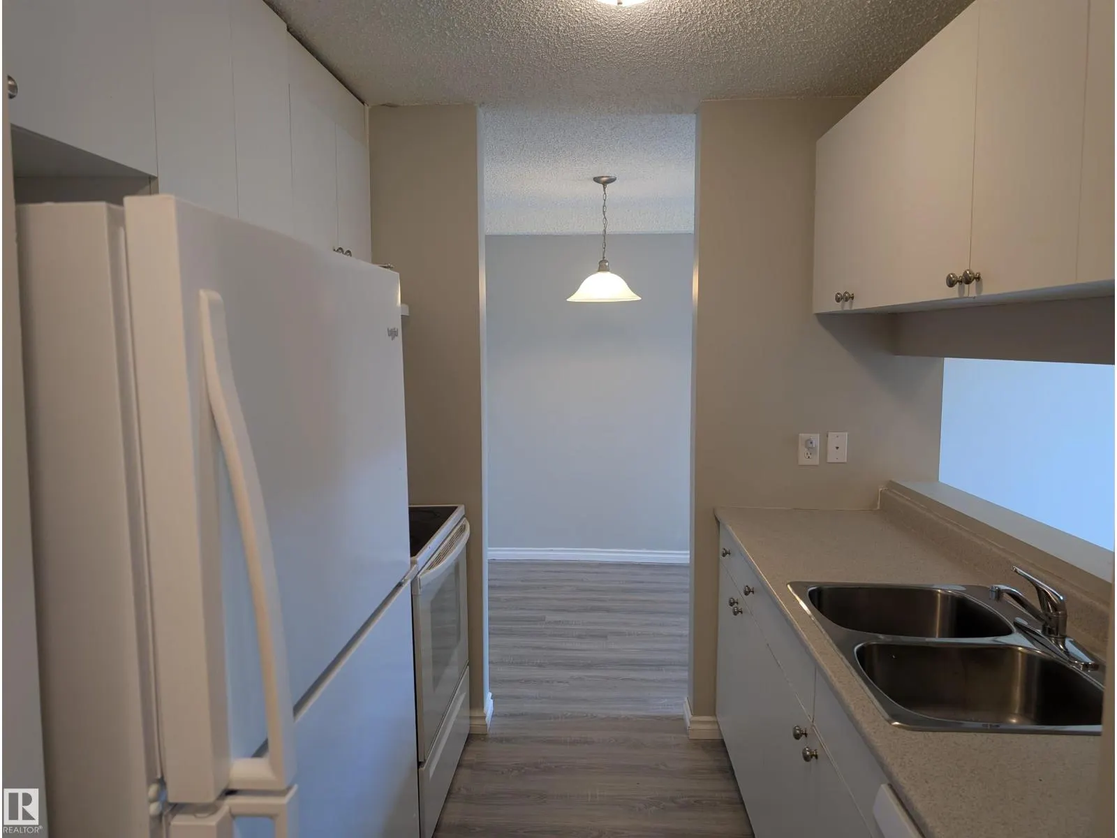 #110 5065 31 AV NW